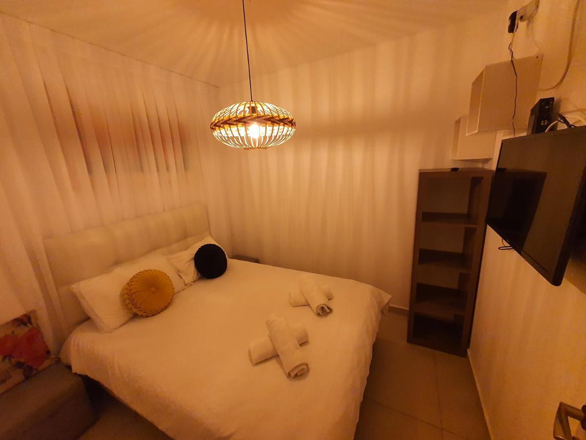 Barak Royal Suites 52 Garden - חמש דקות מהים ומהטיילת Eilat Buitenkant foto